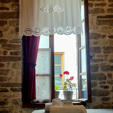 4 Rooms Boutique فندق Gjirokastër