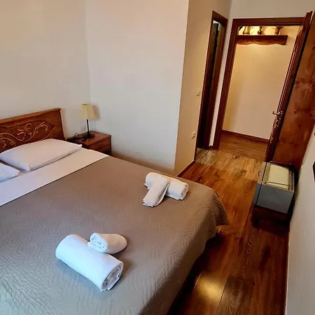 4 Rooms Boutique فندق Gjirokastër