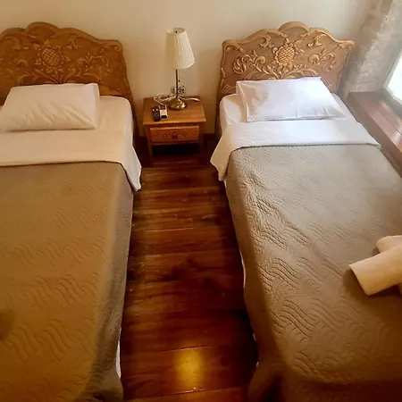 4 Rooms Boutique فندق