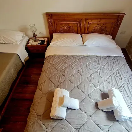 4 Rooms Boutique فندق 3*