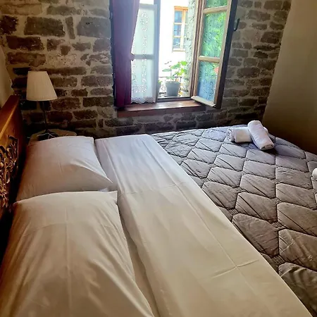 فندق 4 Rooms Boutique Gjirokastër