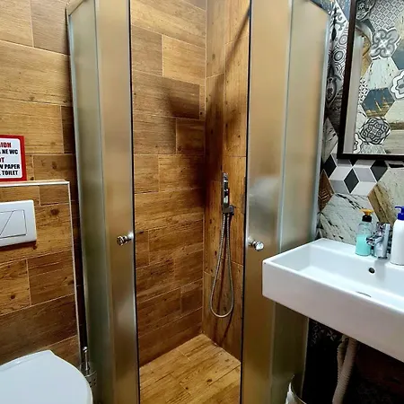4 Rooms Boutique فندق Gjirokastër